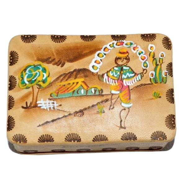 Handmde Leather Ecuador Box or Trinket box. - Picture 2 of 6